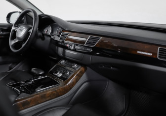 Подержанный автомобиль Audi A8 2015 года (9 фото)