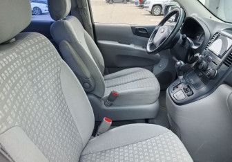 Подержанный автомобиль Kia Carnival 2009 года (12 фото)