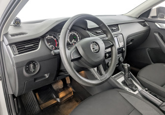 Подержанный автомобиль Skoda Octavia Liftback 2018 года (16 фото)