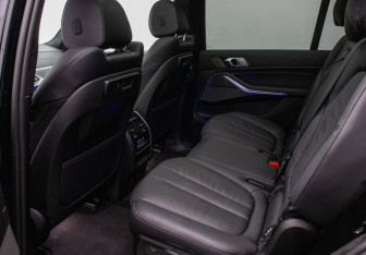 Подержанный автомобиль BMW X7 2021 года (9 фото)