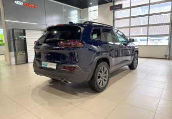 Подержанный автомобиль Jeep Cherokee 2014 года (4 фото)