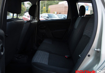 Подержанный автомобиль Renault Duster 2013 года (9 фото)