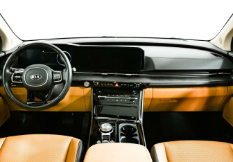 Подержанный автомобиль Kia Carnival 2020 года (7 фото)