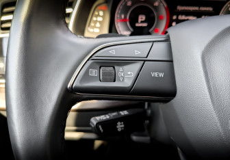 Подержанный автомобиль Audi Q7 2021 года (26 фото)