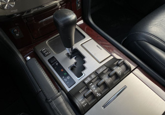 Подержанный автомобиль Lexus LX 2015 года (31 фото)