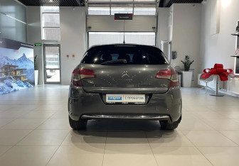 Подержанный автомобиль Citroen C4 Hatchback 2012 года (5 фото)