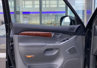 Подержанный автомобиль Toyota Land Cruiser Prado 2004 года (16 фото)