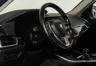 Подержанный автомобиль BMW X5 2020 года (11 фото)