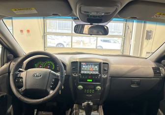 Подержанный автомобиль Kia Sorento 2007 года (11 фото)