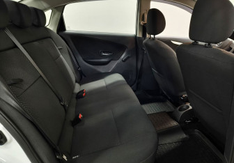 Подержанный автомобиль Nissan Almera Sedan 2016 года (12 фото)