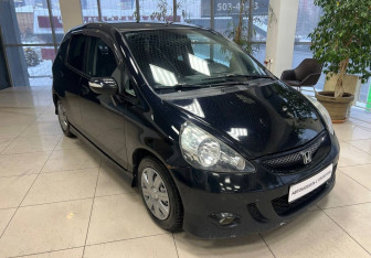 Подержанный автомобиль Honda Jazz 2008 года (3 фото)