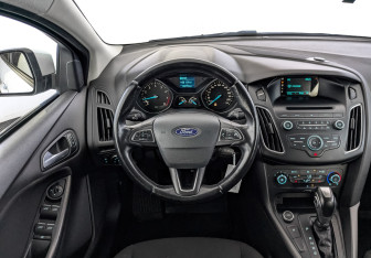 Подержанный автомобиль Ford Focus Hatchback 2017 года (22 фото)