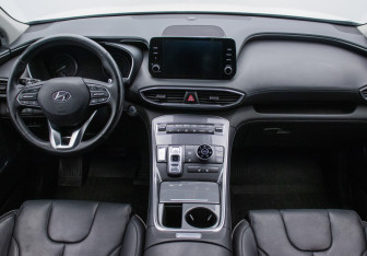 Подержанный автомобиль Hyundai Santa Fe 2022 года (13 фото)