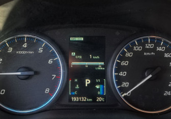 Подержанный автомобиль Mitsubishi Outlander 2014 года (17 фото)