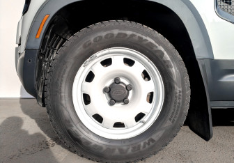 Подержанный автомобиль Land Rover Defender Suv 2021 года (18 фото)