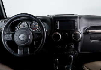 Подержанный автомобиль Jeep Wrangler 2016 года (12 фото)