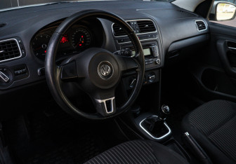 Подержанный автомобиль Volkswagen Polo Sedan 2012 года (12 фото)