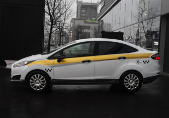 Подержанный автомобиль Ford Fiesta Sedan 2016 года (8 фото)
