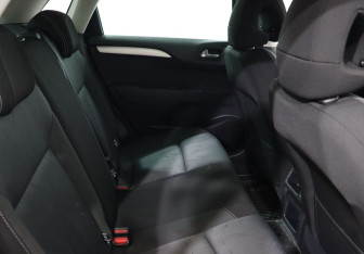 Подержанный автомобиль Citroen C4 Hatchback 2011 года (20 фото)