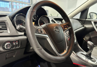 Подержанный автомобиль Opel Astra Hatchback 2012 года (10 фото)