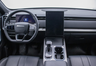 Подержанный автомобиль Jaecoo J7 2024 года (13 фото)