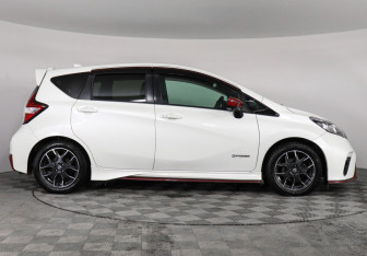 Подержанный автомобиль Nissan Note 2018 года (4 фото)