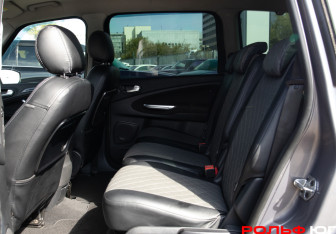 Подержанный автомобиль Ford Galaxy 2012 года (8 фото)