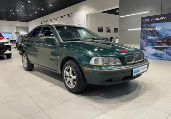 Подержанный автомобиль Volvo S40 1999 года (3 фото)