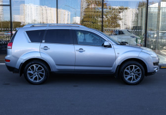 Подержанный автомобиль Citroen C-Crosser 2010 года (4 фото)