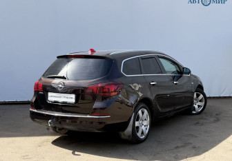 Подержанный автомобиль Opel Astra Wagon 2014 года (5 фото)