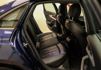 Подержанный автомобиль Audi A4 Sedan 2020 года (25 фото)