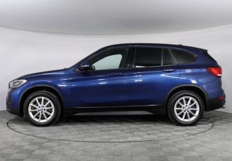Подержанный автомобиль BMW X1 2021 года (5 фото)