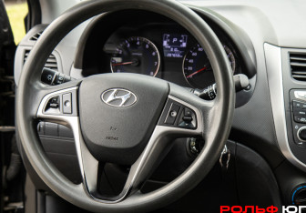 Подержанный автомобиль Hyundai Solaris Hatchback 2016 года (10 фото)
