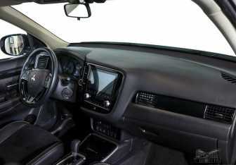 Подержанный автомобиль Mitsubishi Outlander 2021 года (7 фото)