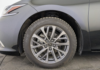 Подержанный автомобиль Lexus ES 2021 года (12 фото)