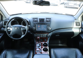 Подержанный автомобиль Toyota Highlander 2012 года (12 фото)