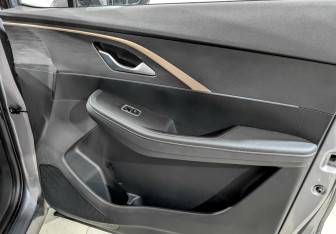 Подержанный автомобиль Omoda C5 2023 года (24 фото)