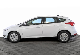 Подержанный автомобиль Ford Focus Hatchback 2018 года (8 фото)
