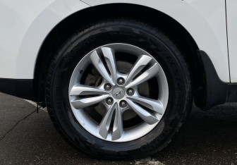 Подержанный автомобиль Hyundai ix35 2012 года (9 фото)