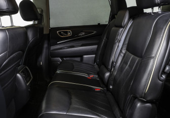 Подержанный автомобиль Infiniti QX60 2016 года (13 фото)