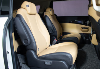 Подержанный автомобиль Kia Carnival 2020 года (11 фото)