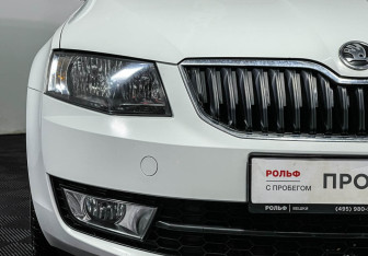 Подержанный автомобиль Skoda Octavia Liftback 2016 года (14 фото)