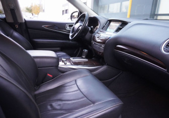 Подержанный автомобиль Infiniti JX 2013 года (12 фото)