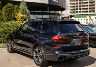 Подержанный автомобиль BMW X7 2019 года (5 фото)
