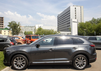 Подержанный автомобиль Mazda CX-9 2017 года (6 фото)