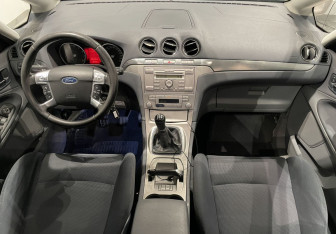 Подержанный автомобиль Ford S-MAX 2006 года (10 фото)