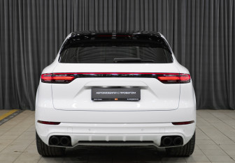 Подержанный автомобиль Porsche Cayenne 2019 года (5 фото)