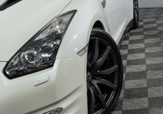 Подержанный автомобиль Nissan GT-R 2011 года (42 фото)