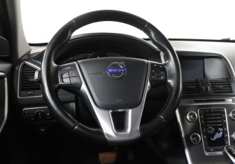 Подержанный автомобиль Volvo XC60 2014 года (18 фото)