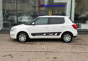 Подержанный автомобиль Skoda Fabia Hatchback 2012 года (5 фото)